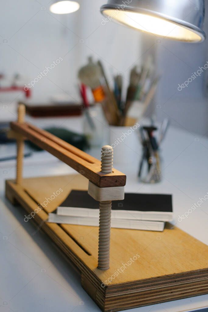 Proceso de encuadernación artesanal